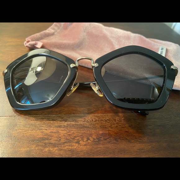 Miumiu sunglasses - Picture 5 of 7